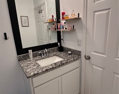 1912 Ne 2 Place - Photo Thumbnail 19