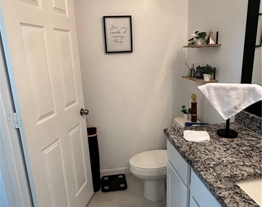1912 Ne 2 Place - Photo Thumbnail 14