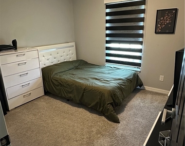 1912 Ne 2 Place - Photo Thumbnail 16