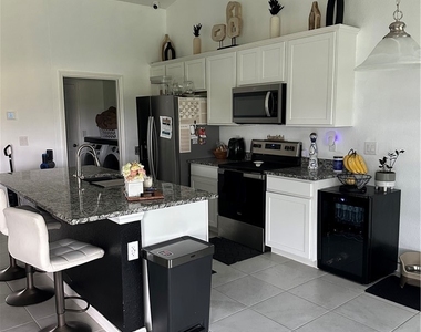 1912 Ne 2 Place - Photo Thumbnail 8