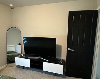 1912 Ne 2 Place - Photo Thumbnail 17