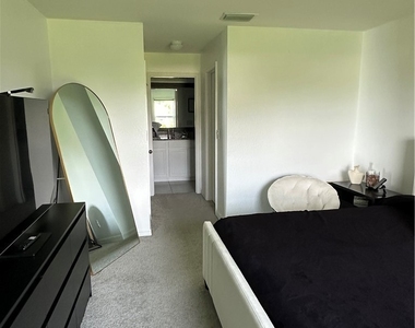 1912 Ne 2 Place - Photo Thumbnail 12