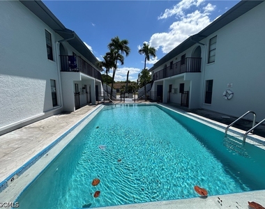 4712 Se 5th Place - Photo Thumbnail 2