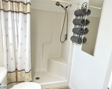 25762 Lake Amelia Way - Photo Thumbnail 14