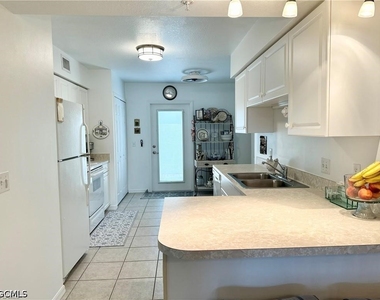 25762 Lake Amelia Way - Photo Thumbnail 6
