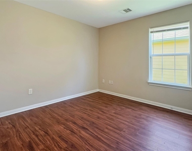 7406 Blue Jay Drive - Photo Thumbnail 5