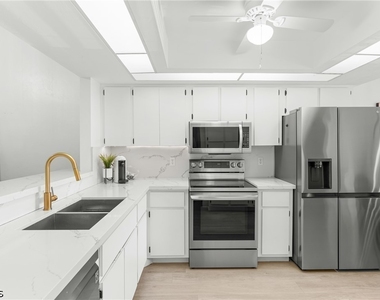 700 Misty Pines Circle - Photo Thumbnail 8