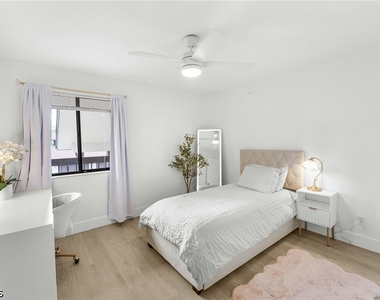 700 Misty Pines Circle - Photo Thumbnail 23