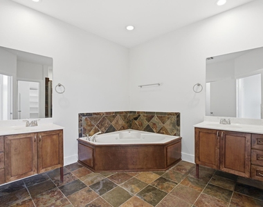 2028 Tuam Street - Photo Thumbnail 19