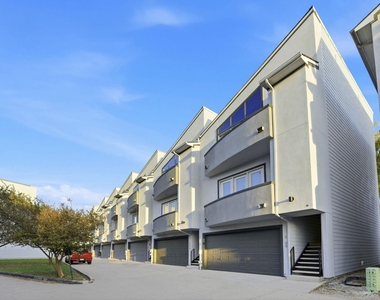 2028 Tuam Street - Photo Thumbnail 3