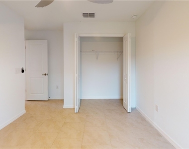 1908 Nw 26th Place - Photo Thumbnail 8