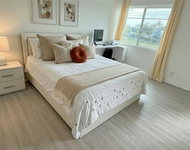1087 Forest Lakes Drive - Photo Thumbnail 5
