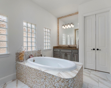 3930 Sundance Hill Lane - Photo Thumbnail 32