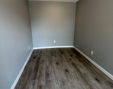 2909 King Street - Photo Thumbnail 7