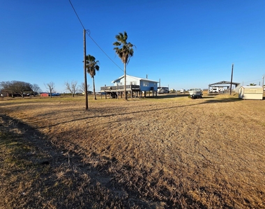405 Blue Water Boulevard - Photo Thumbnail 23