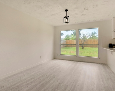 7926 Windy Creek Drive - Photo Thumbnail 15