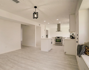 7926 Windy Creek Drive - Photo Thumbnail 23