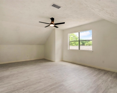 7926 Windy Creek Drive - Photo Thumbnail 34