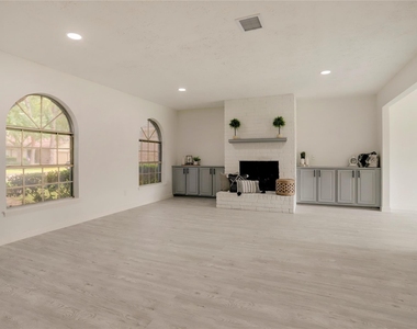 7926 Windy Creek Drive - Photo Thumbnail 10