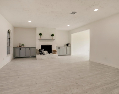 7926 Windy Creek Drive - Photo Thumbnail 9