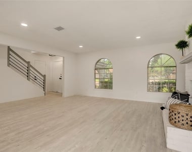 7926 Windy Creek Drive - Photo Thumbnail 12