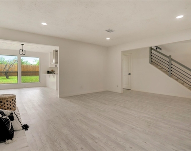 7926 Windy Creek Drive - Photo Thumbnail 13