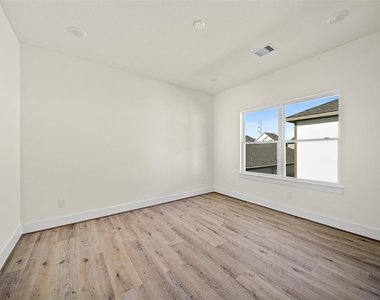 2618 Dennis Street - Photo Thumbnail 13