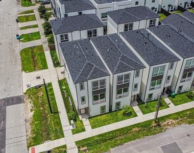 2618 Dennis Street - Photo Thumbnail 3