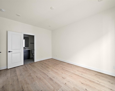 2618 Dennis Street - Photo Thumbnail 10