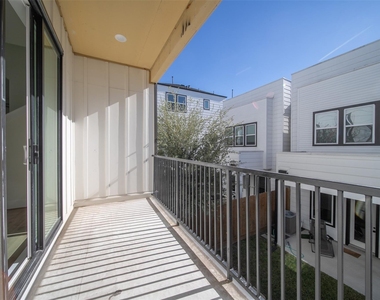 2618 Dennis Street - Photo Thumbnail 8