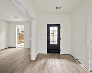 2618 Dennis Street - Photo Thumbnail 12