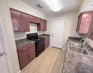 4251 Rosegate Drive - Photo Thumbnail 4