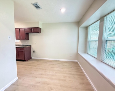 4251 Rosegate Drive - Photo Thumbnail 3