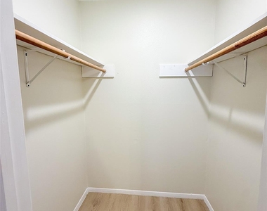 4251 Rosegate Drive - Photo Thumbnail 12
