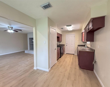 4251 Rosegate Drive - Photo Thumbnail 2