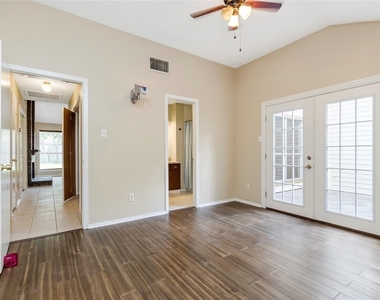 6903 Foxmont Lane - Photo Thumbnail 20
