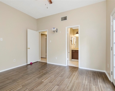 6903 Foxmont Lane - Photo Thumbnail 21