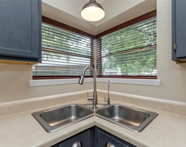 6903 Foxmont Lane - Photo Thumbnail 8