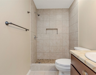 6903 Foxmont Lane - Photo Thumbnail 31