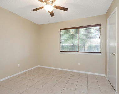 6903 Foxmont Lane - Photo Thumbnail 32