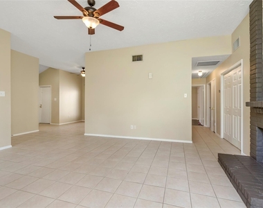 6903 Foxmont Lane - Photo Thumbnail 14