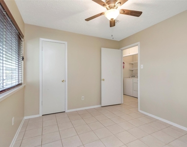 6903 Foxmont Lane - Photo Thumbnail 34