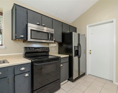 6903 Foxmont Lane - Photo Thumbnail 10