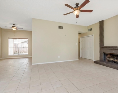 6903 Foxmont Lane - Photo Thumbnail 13