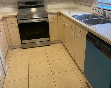 2702 Robin Avenue S - Photo Thumbnail 5