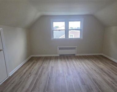 122 Westview - Photo Thumbnail 7