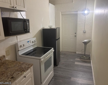 923 Sunrise Boulevard - Photo Thumbnail 4