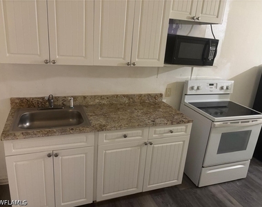 923 Sunrise Boulevard - Photo Thumbnail 3