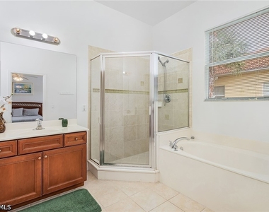 9814 Quinta Artesa Way - Photo Thumbnail 16
