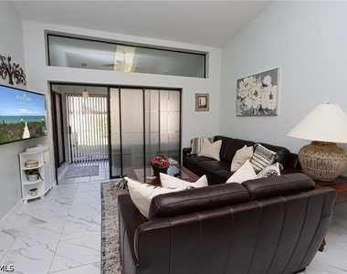 10805 Queen Anne Lane - Photo Thumbnail 8